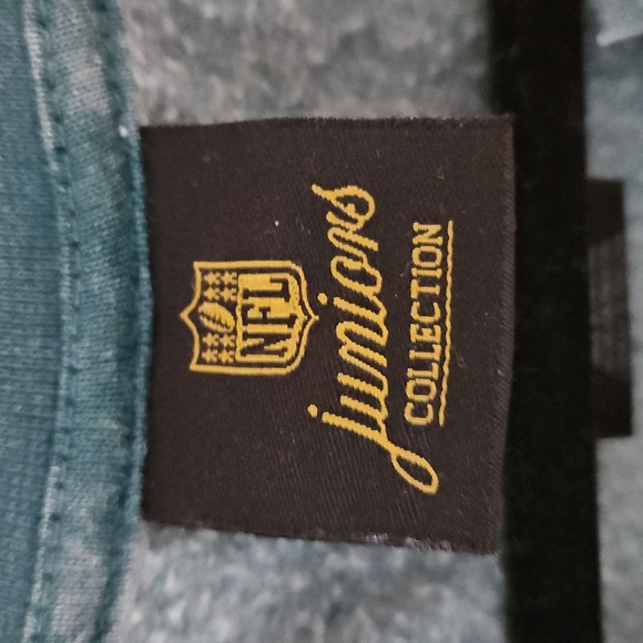 NFL Juniors Collection Eagles sweatshirt - Picture 4 of 7